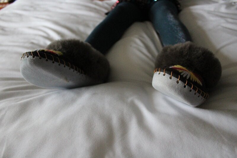 How to Clean Sheepskin Slippers - ONAIE