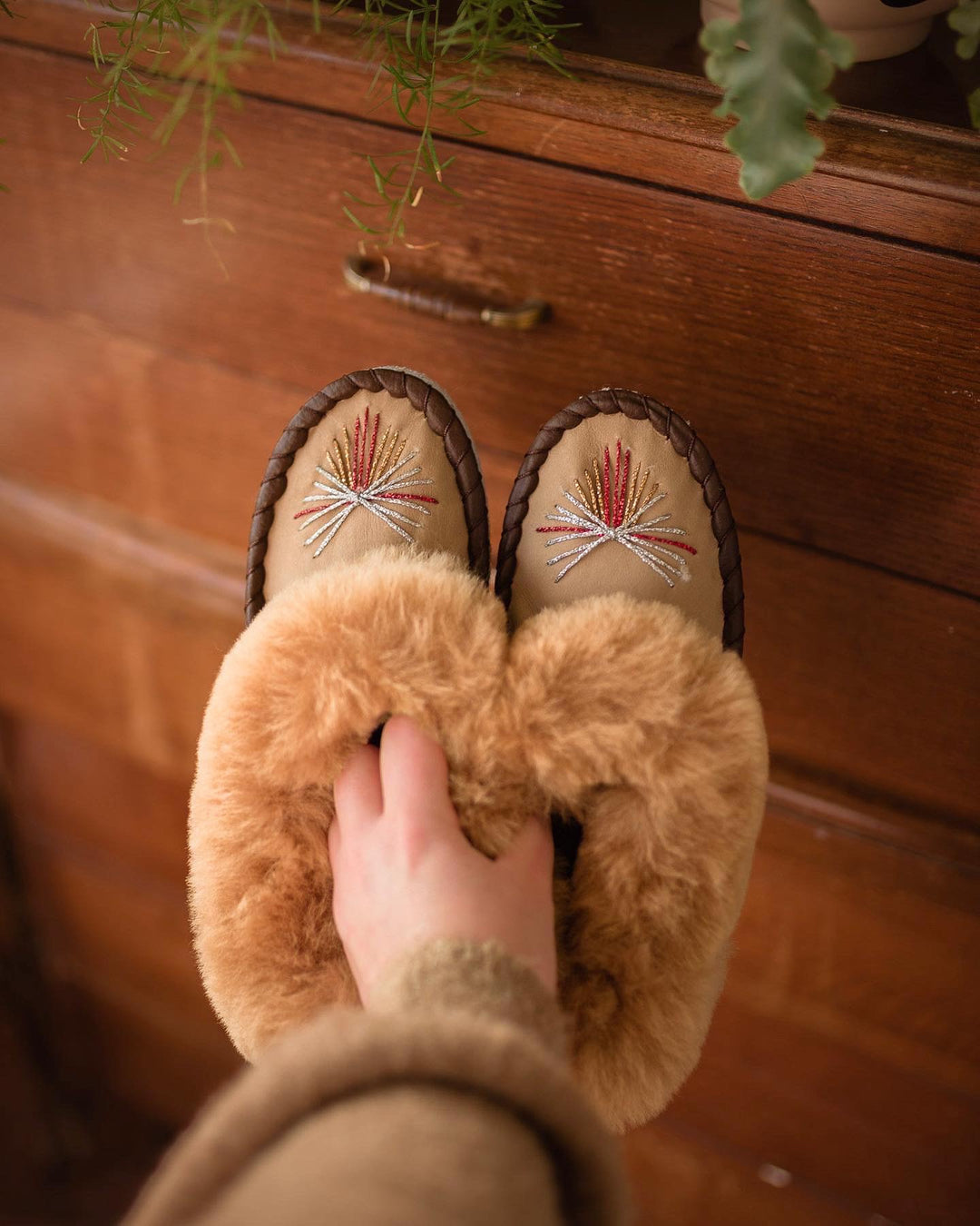 How to chose the right sheepskin slippers?