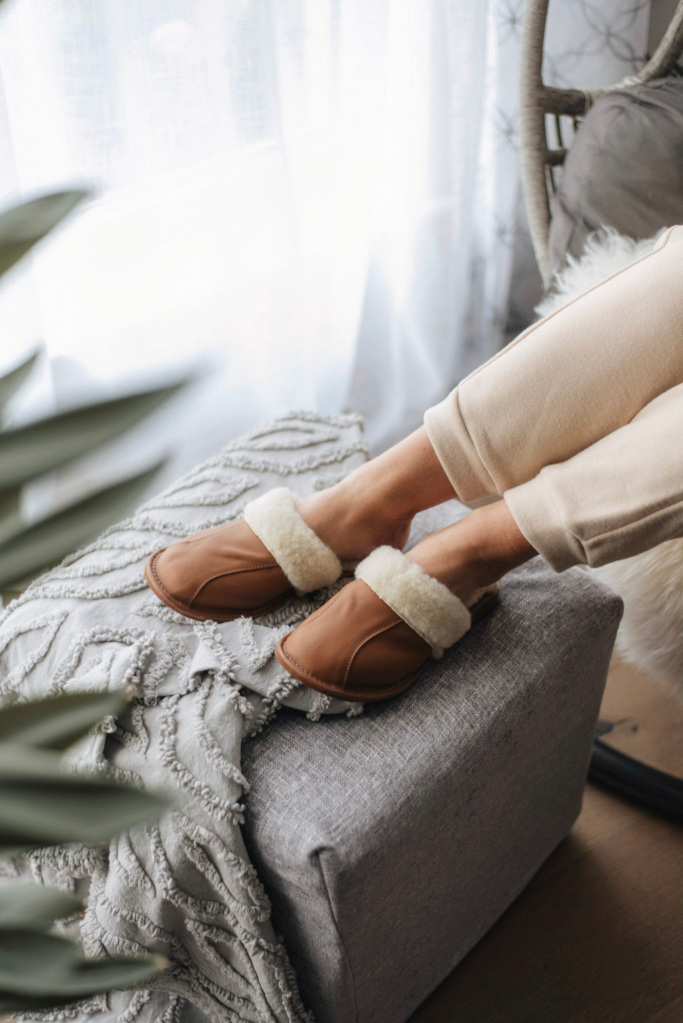 Best Slippers for Elderly Women with Cold Feet