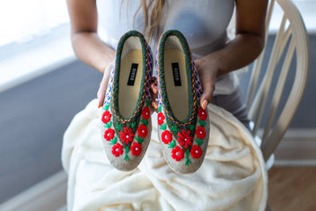 Which Slippers Are Good for Narrow Feet? – ONAIE