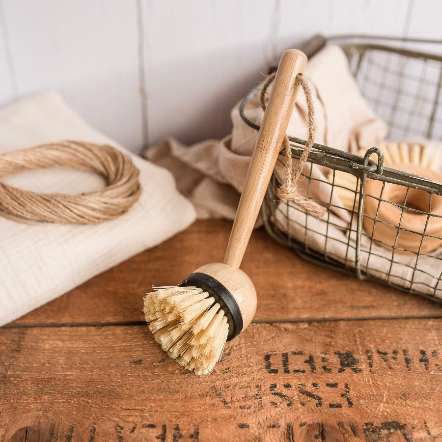 Round Wooded Pot Brush - ONAIE