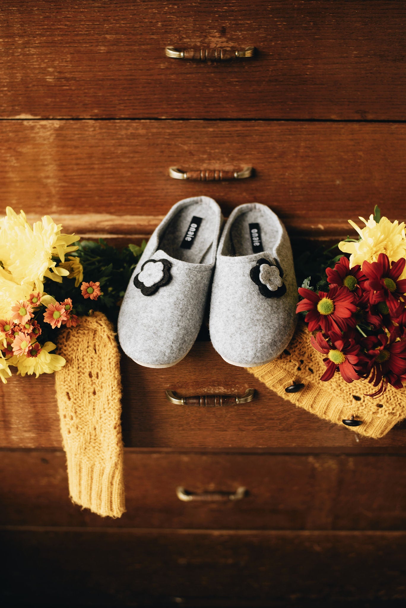 Black Flower Felt Women’s Slippers - ONAIE