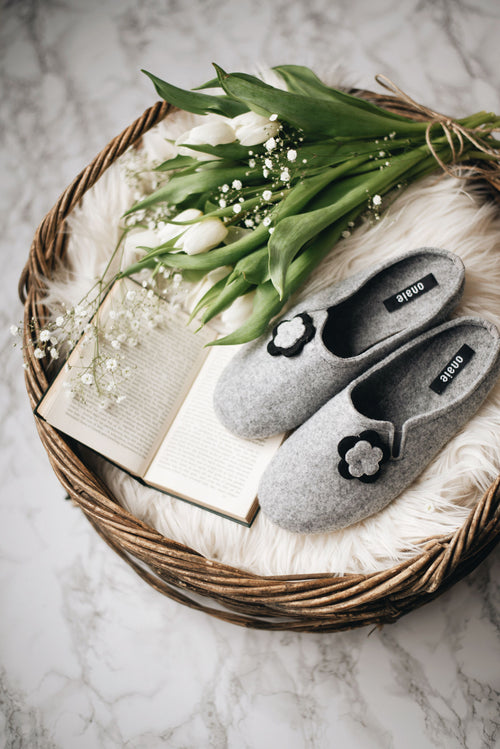 Black Flower Felt Women’s Slippers - ONAIE