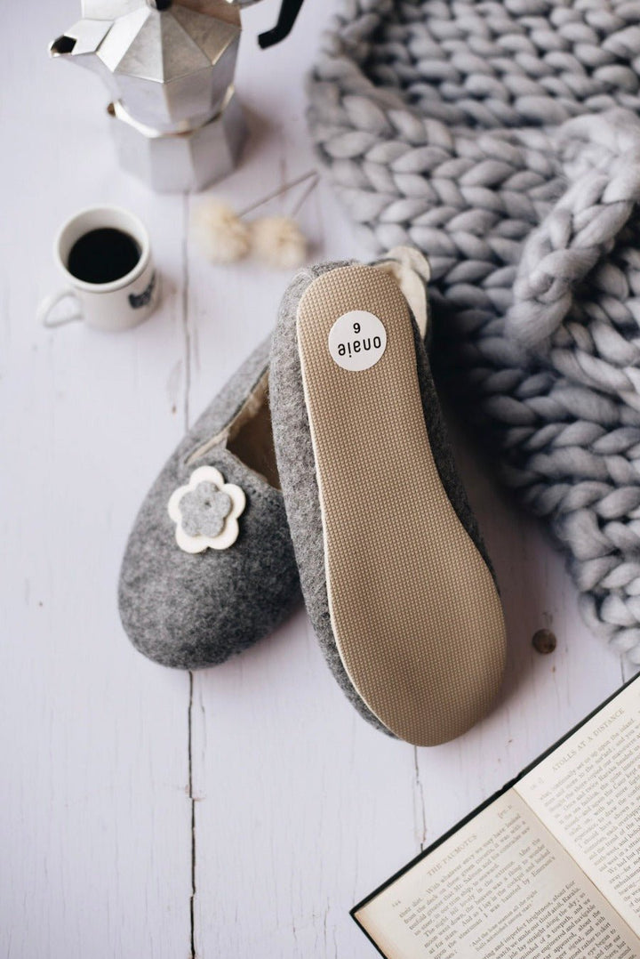 women's flower felt slippers with rubber sole