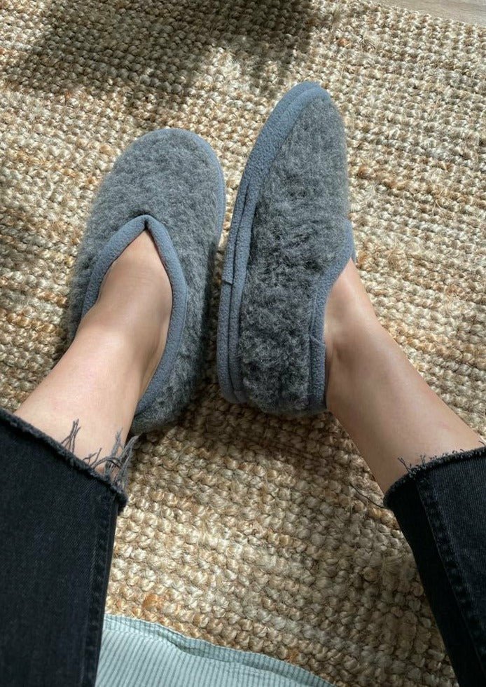 Women's Grey Wool Slippers - ONAIE