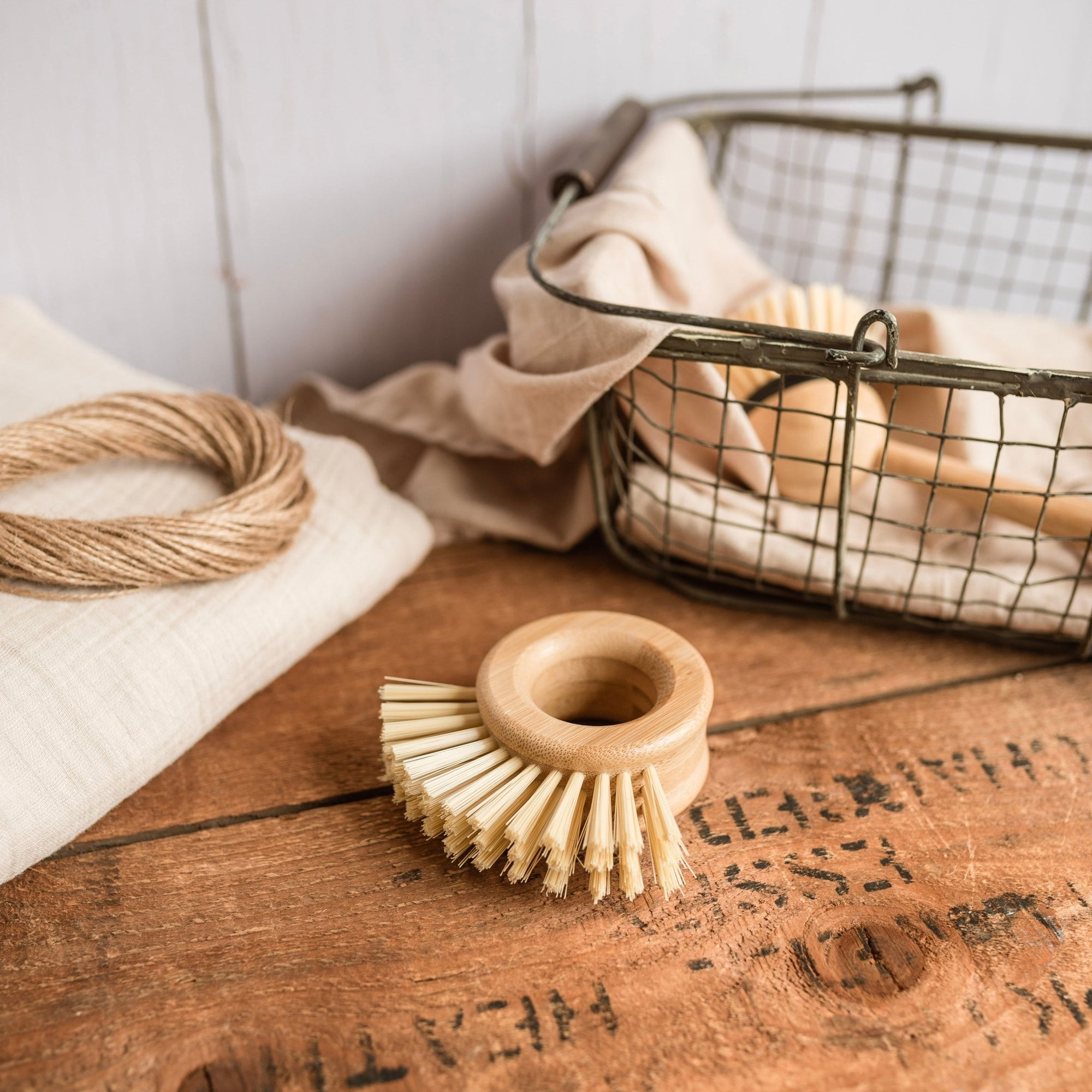 Wooden Fruit And Veg Brush - ONAIE