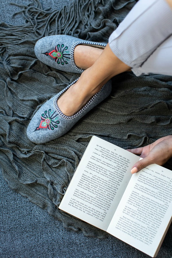 Highlander Felt Slippers - ONAIE