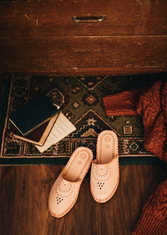 Woman's Handmade Brown Leather Slippers - ONAIE