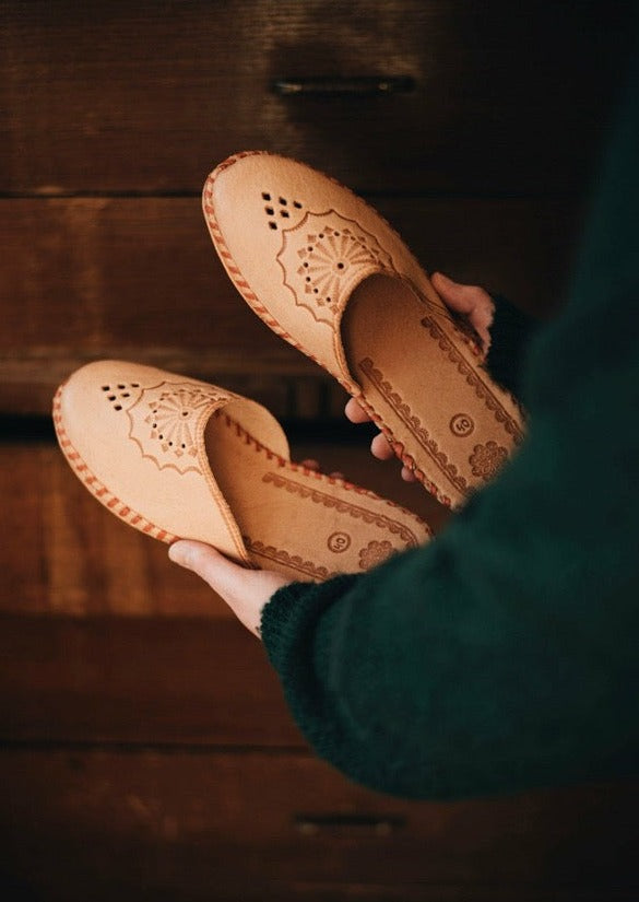 Woman's Handmade Brown Leather Slippers - ONAIE
