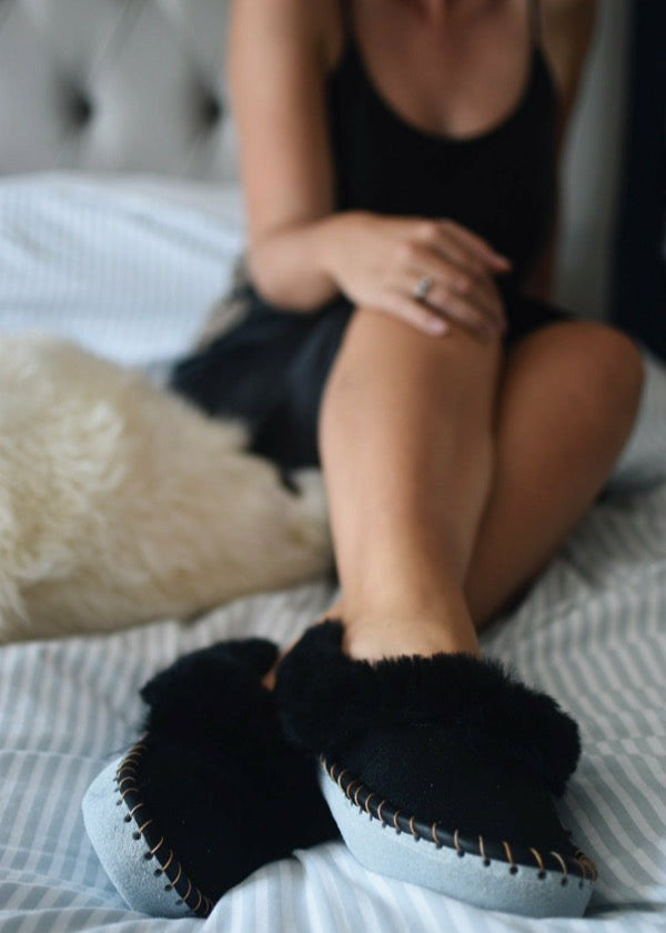 Womens Black Sheepskin Slippers