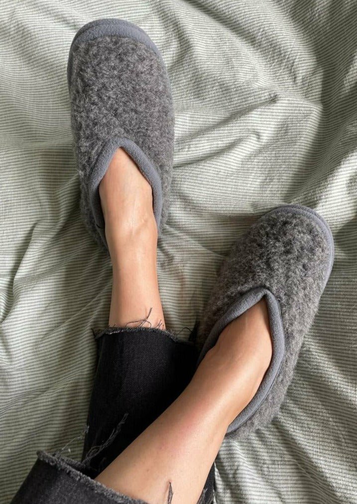 Women's Grey Wool Slippers - ONAIE